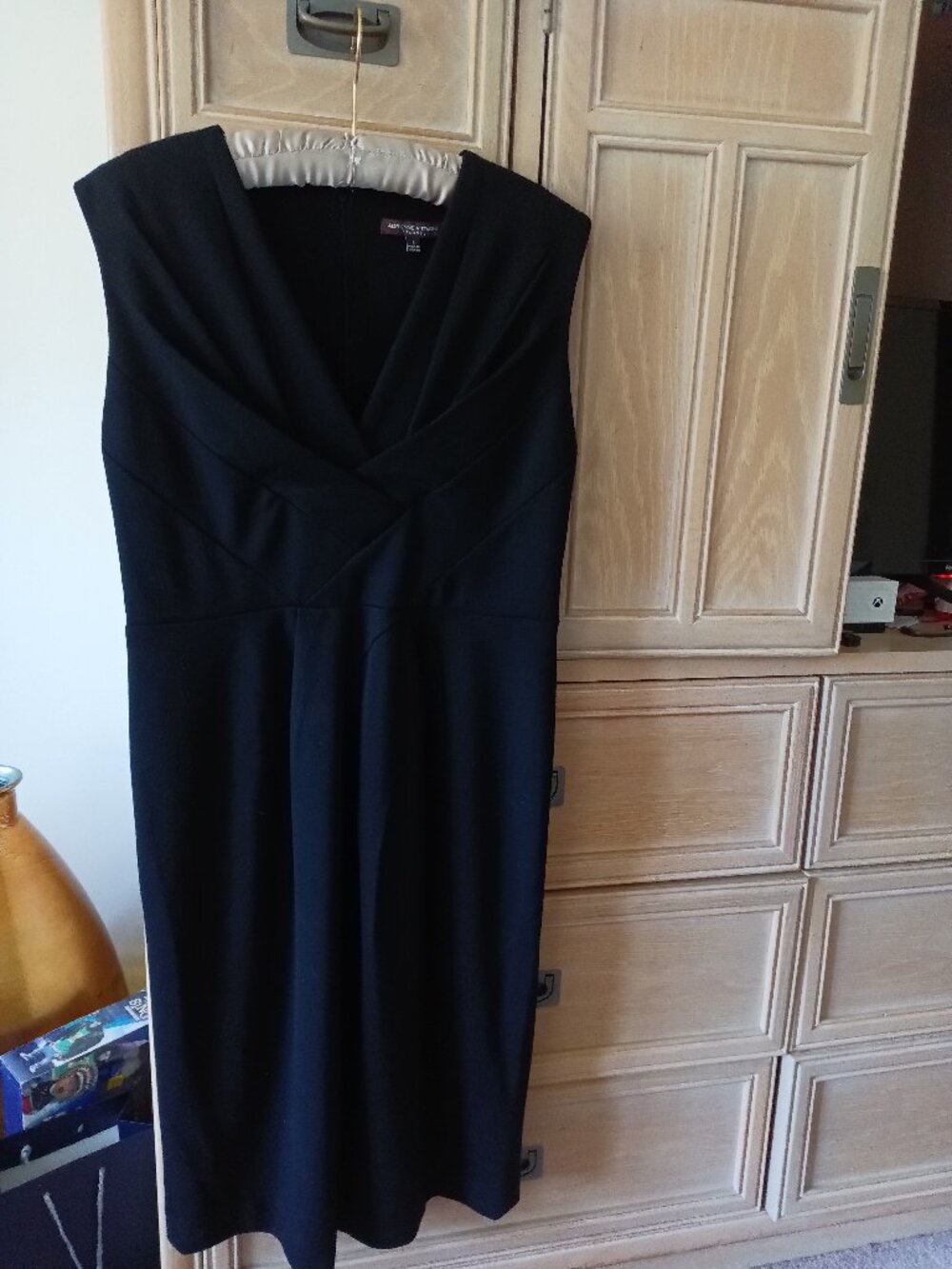 Adrienne Vittadini Size 8 Black Dress Zip Up Sleeveless Worn Once